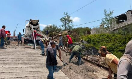 Gobierno de Tepeji del Río entrega material para pavimentación en Santa María Magdalena