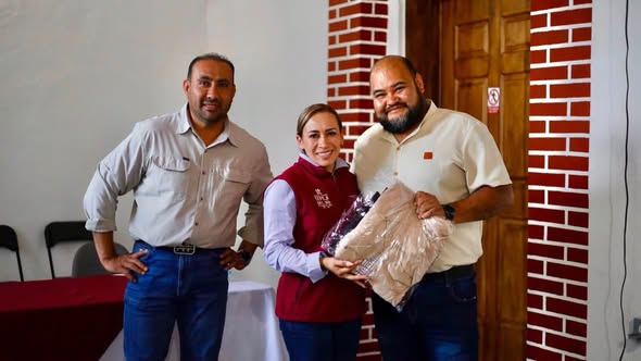 Entregan nuevos uniformes a personal de Alumbrado Público de Tepeji del Río