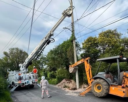 Cierran circulación en la carretera Tepeji–Golondrinas por trabajos de la CFE
