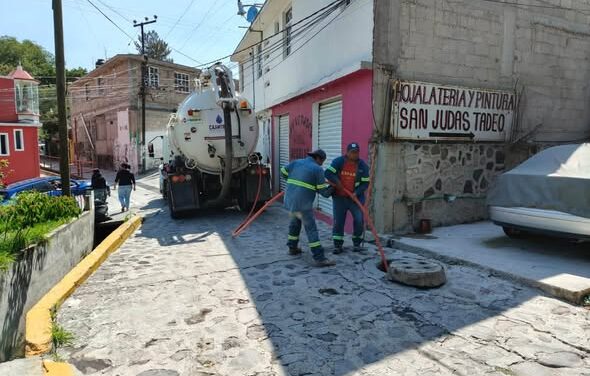 Realizan trabajos de desazolve y limpieza de drenaje en colonia Noxtongo Segunda Sección