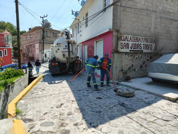 Realizan trabajos de desazolve y limpieza de drenaje en colonia Noxtongo Segunda Sección