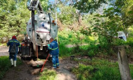 Realizan trabajos de mantenimiento al drenaje sanitario en calle Plan de Ayala