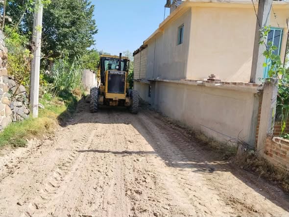 Realizan trabajos de mejoramiento en camino rural de San Buenaventura
