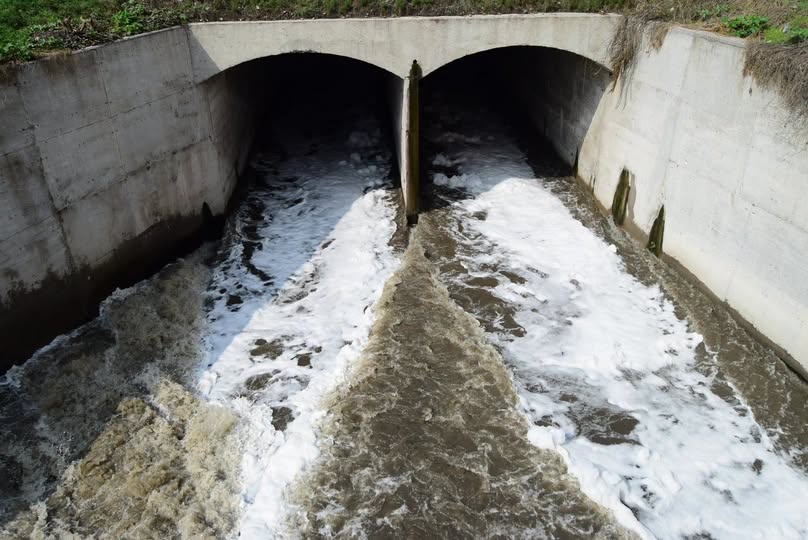 Mala calidad del agua persiste en la cuenca del río Tula; 31 de 34 sitios presentan contaminación