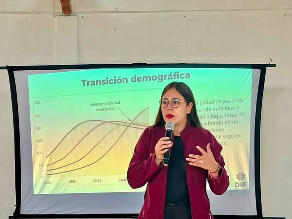 Capacitan a servidores públicos de Tepeji del Río para fortalecer la atención a personas adultas mayores