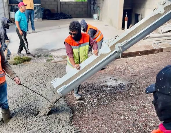 Entregan 42 metros cúbicos de concreto para construcción de calle Rutherford en Tepeji del Río