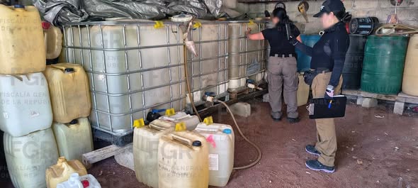 ASEGURA FGR MÁS DE CUATRO MIL LITROS DE HIDROCARBURO DURANTE CATEO EN ALFAJAYUCAN