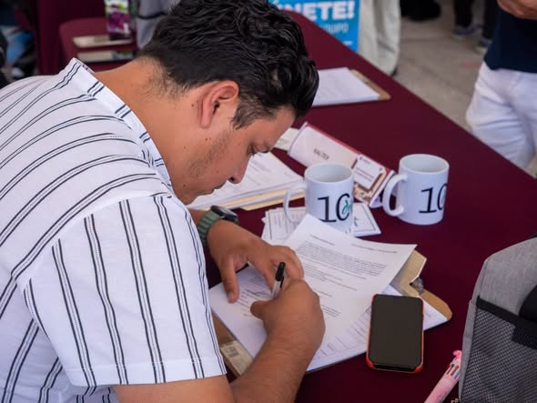 Feria de Empleo para las Juventudes reúne a 378 buscadores de empleo en Tepeji del Río