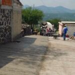 Impulsan mejora vial en Santa María Magdalena con entrega de concreto