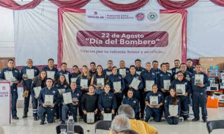 Reconocen a 32 bomberas y bomberos de Tepeji del Río por su labor y compromiso