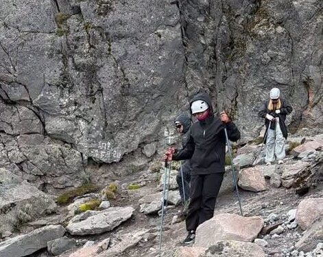 Jóvenes de Atotonilco de Tula participan en ruta de senderismo en La Malinche