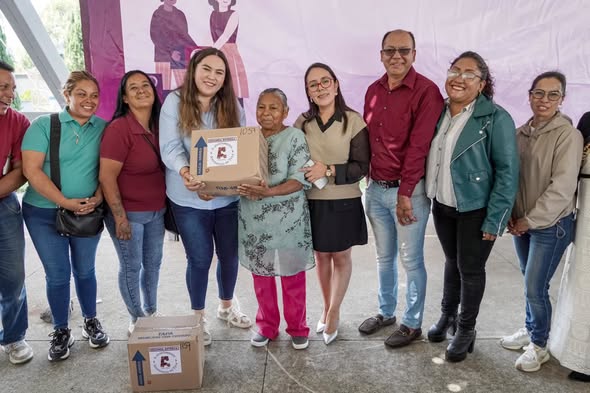 Entregan más de 600 despensas a familias de Quma y fraccionamientos de Atotonilco de Tula