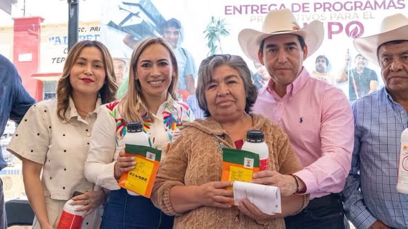 Fortalecen el campo de Tepeji del Río con entrega de apoyos productivos
