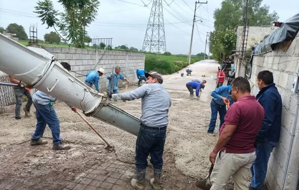 Entregan concreto para pavimentación de calle Las Torres en Benito Juárez