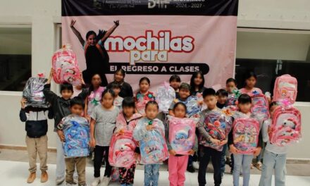 DIF Municipal de Atotonilco de Tula entrega 285 mochilas para apoyar el regreso a clases