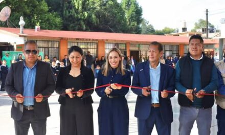 Entregan arco techo en la Escuela Primaria María Venegas de Tepeji del Río