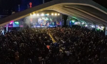 Los Askis llenan de música y alegría la explanada de Atotonilco de Tula