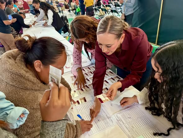 Entregan despensas y tarjetas del programa “Mujer Bienestar” en Tepeji del Río