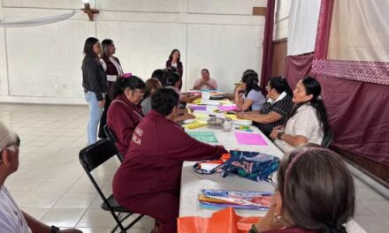 Realizan taller de papel picado para fortalecer la convivencia comunitaria