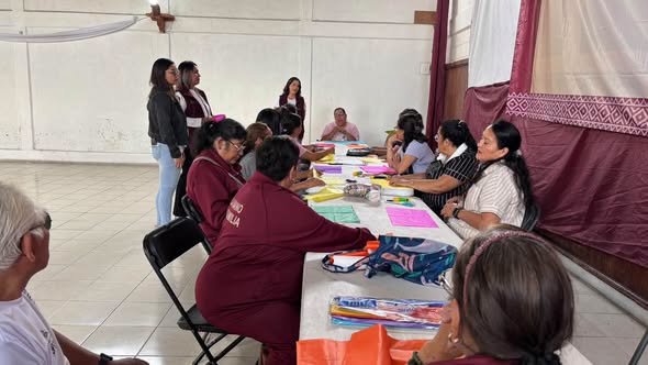 Realizan taller de papel picado para fortalecer la convivencia comunitaria