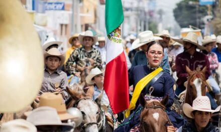 Tradición y orgullo mexicano se viven en cabalgata de Atotonilco de Tula