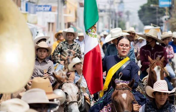 Tradición y orgullo mexicano se viven en cabalgata de Atotonilco de Tula