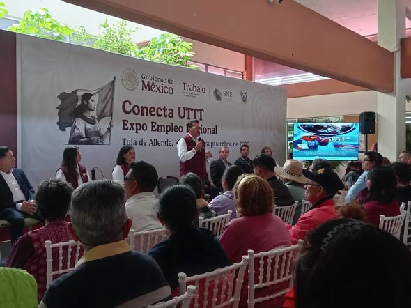 Siete habitantes de Atotonilco de Tula reciben apoyos para fortalecer el autoempleo