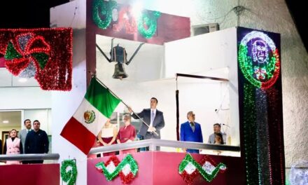Cristhian Martínez encabeza el Grito de Independencia en Tula