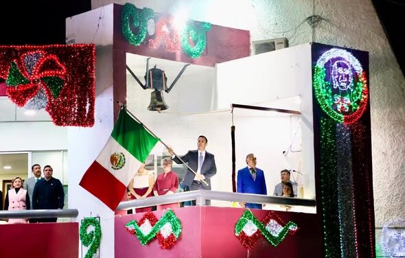 Cristhian Martínez encabeza el Grito de Independencia en Tula
