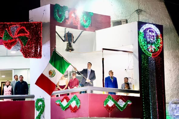 Cristhian Martínez encabeza el Grito de Independencia en Tula