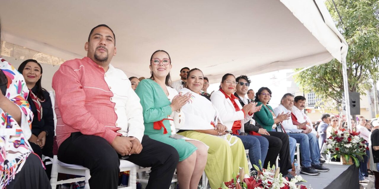 Niñez de Atotonilco de Tula participa en desfile cívico del 16 de septiembre