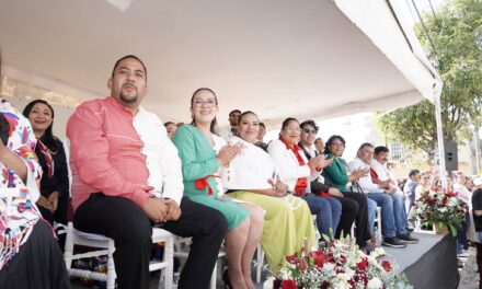 Niñez de Atotonilco de Tula participa en desfile cívico del 16 de septiembre