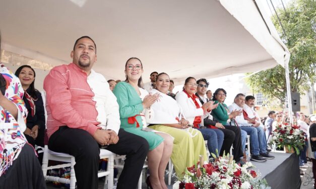 Niñez de Atotonilco de Tula participa en desfile cívico del 16 de septiembre