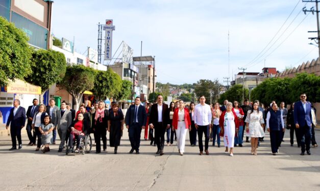 Se lleva a cabo evento cívico y desfile con motivo del 216 aniversario de la Independencia de México