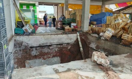 Fuga de agua en ducto de Pemex provoca pérdidas a comerciantes de Tlahuelilpan