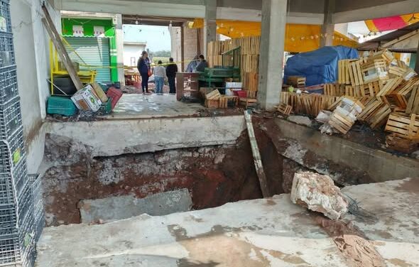 Fuga de agua en ducto de Pemex provoca pérdidas a comerciantes de Tlahuelilpan
