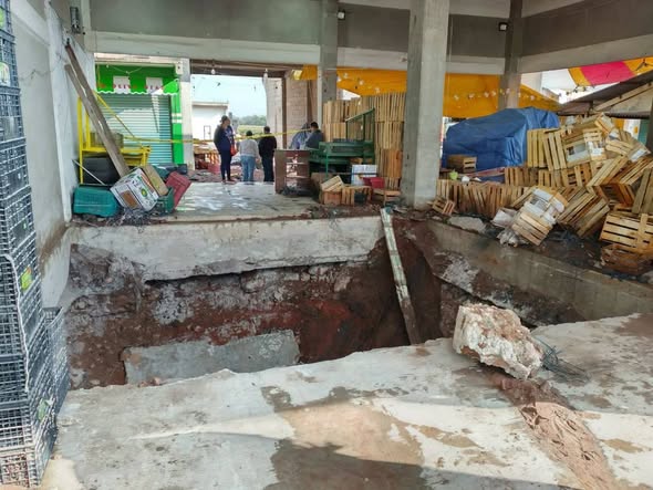 Fuga de agua en ducto de Pemex provoca pérdidas a comerciantes de Tlahuelilpan