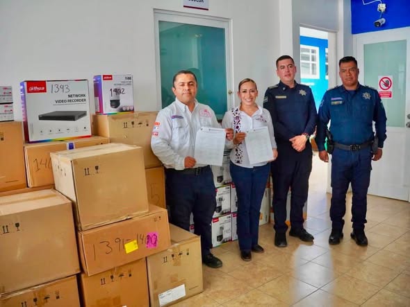 Refuerzan videovigilancia en Tepeji del Río con entrega de 20 kits de cámaras