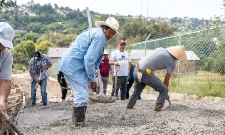 Entregan cinco ollas de concreto para mejorar vialidad en Tlaxinacalpan