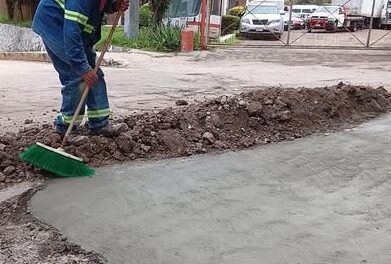 CAAMTROH realiza trabajos de bacheo en San Juan Otlaxpan