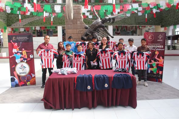 Entregan uniformes y material deportivo a equipos de Atotonilco de Tula