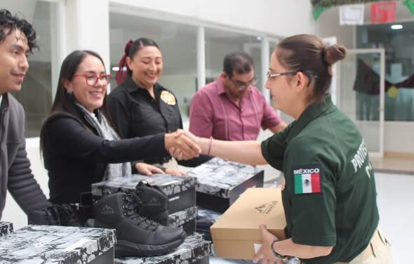 Gobierno Municipal de Atotonilco de Tula refrenda su apoyo a Protección Civil y Bomberos con la entrega de equipamiento completo