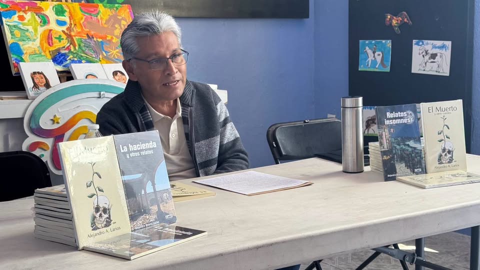Presentan en Atotonilco de Tula el libro El Muerto y otros cuentos