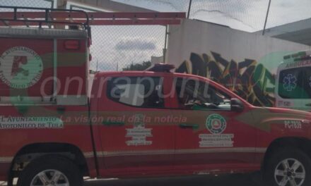 Bomberos rescatan a niño atrapado entre una pared y una barda en Atotonilco de Tula