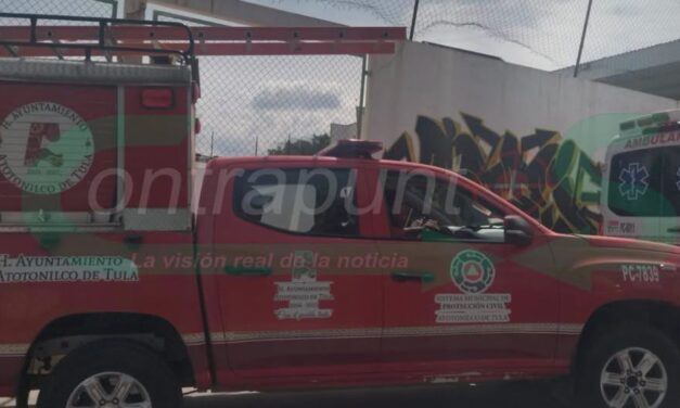 Bomberos rescatan a niño atrapado entre una pared y una barda en Atotonilco de Tula