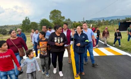 Inauguran pavimentación de la calle Azucenas en Miraflores