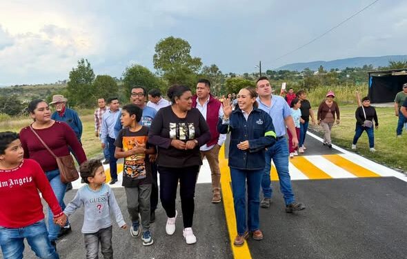 Inauguran pavimentación de la calle Azucenas en Miraflores