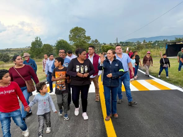 Inauguran pavimentación de la calle Azucenas en Miraflores