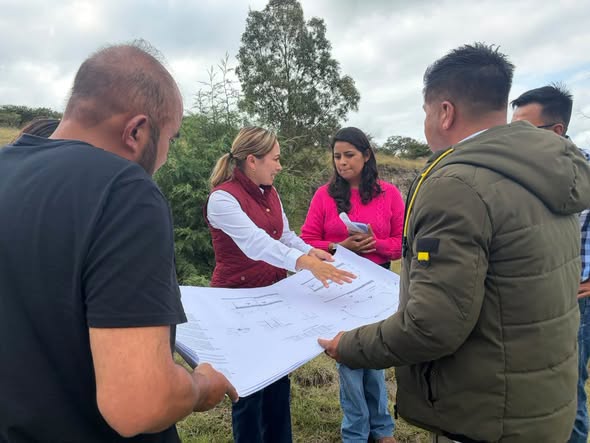 Supervisan proyecto para nuevas instalaciones del Telebachillerato en Santa Ana Atzcapotzaltongo