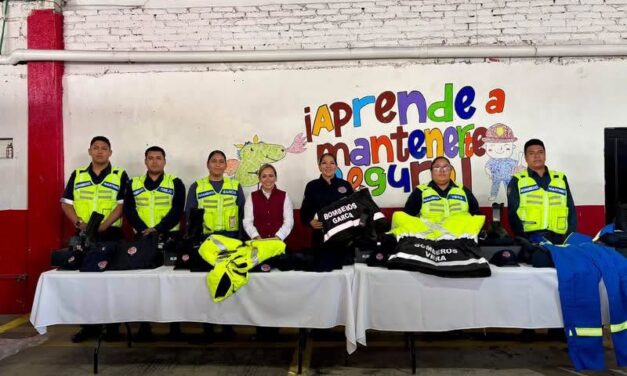 Entregan uniformes a personal de Protección Civil y Bomberos de Tepeji del Río